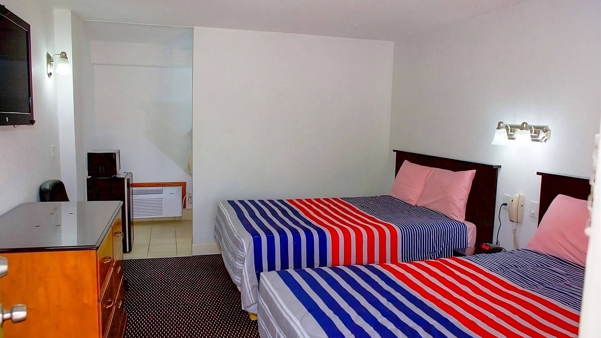 Harrisonville Hotel | Comfortable stay at Knights Inn Harrisonville! Near Lords Park! Free Parking!