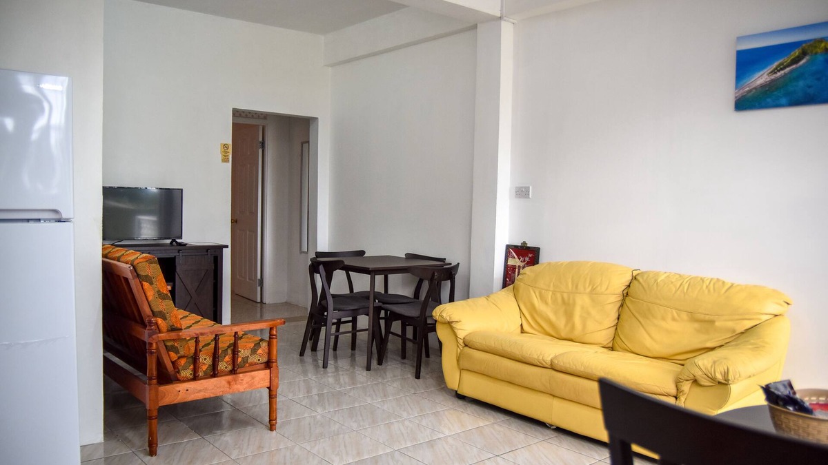 Saint George Parish Apartment | Comfortable Studio Apartment with Full Kitchen and Dining in Roseau