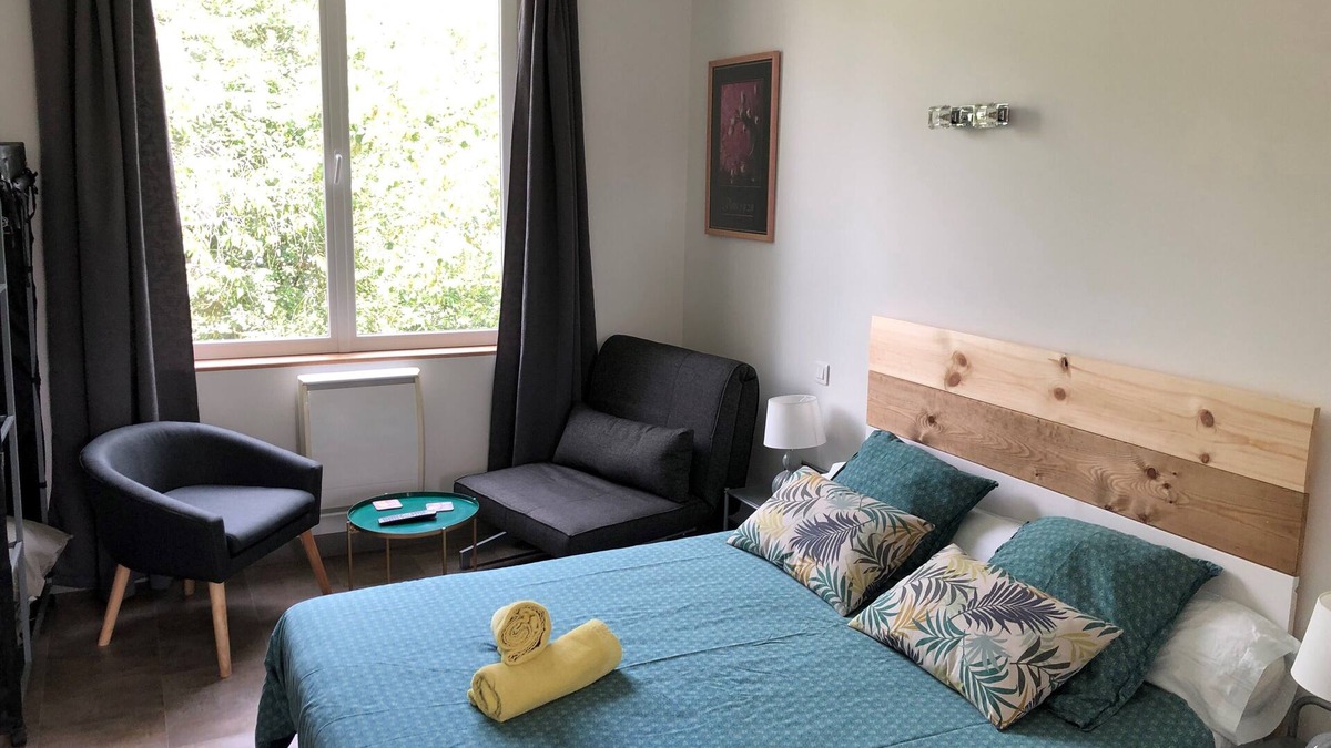 Fougeres - Sevigne Apartment | Comfortable studio - Garden and free parking