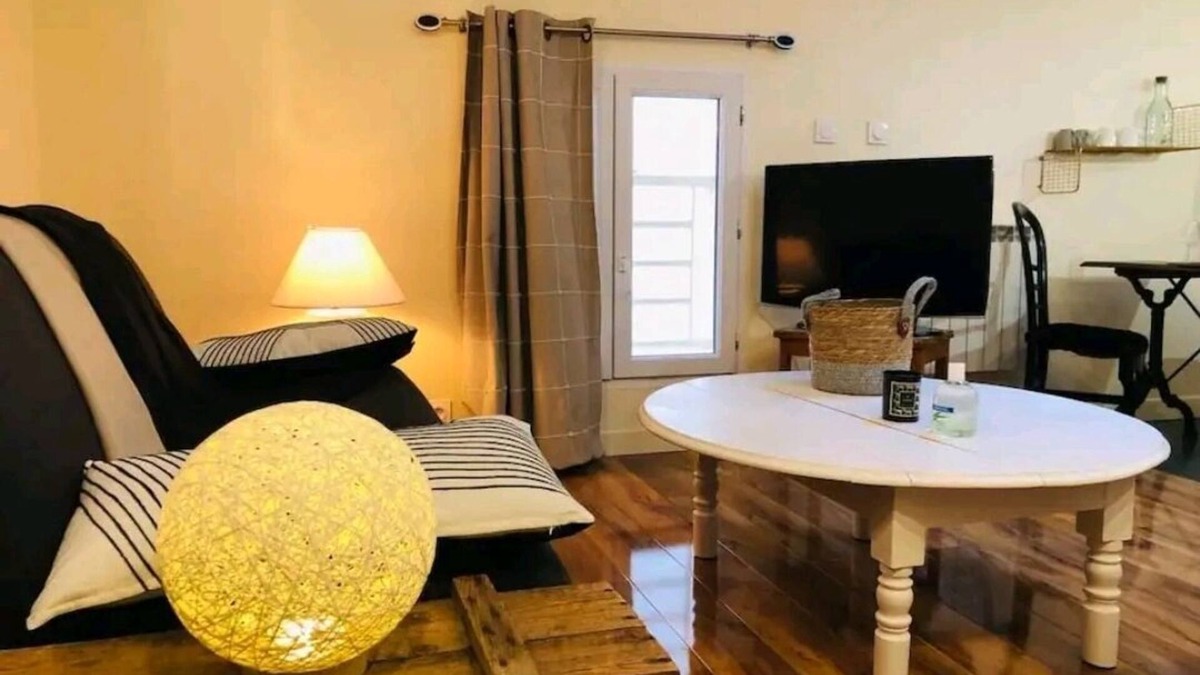 Beziers City Centre Apartment | Comfortable studio in the cathedral district