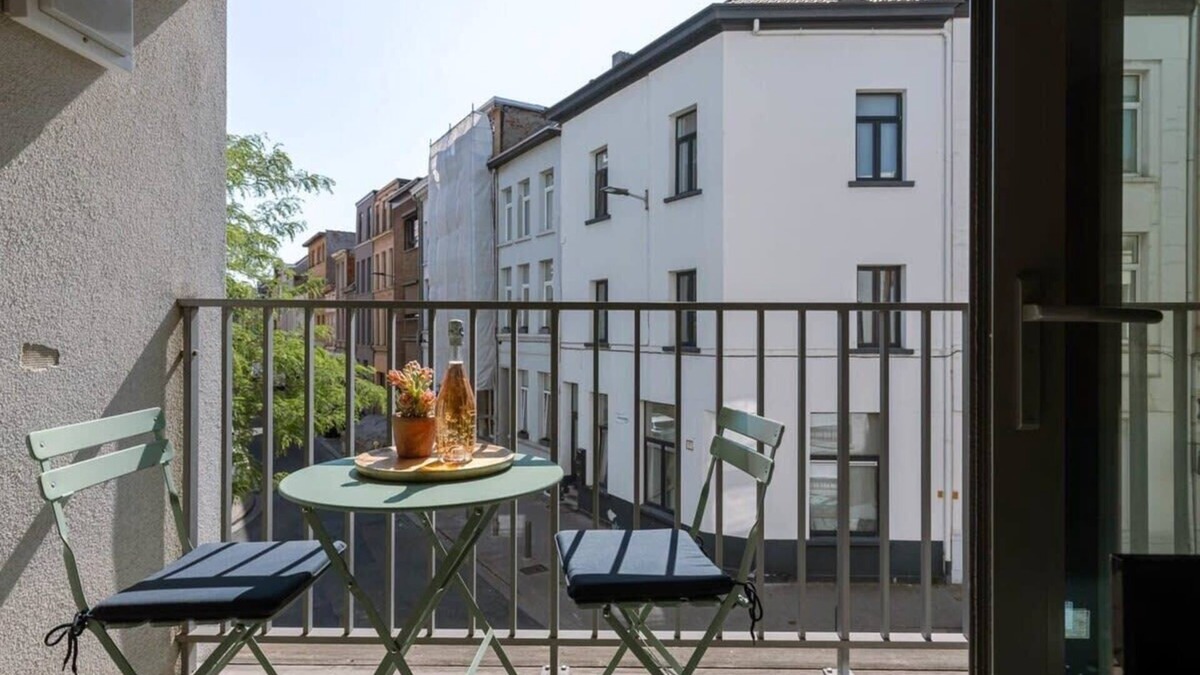 Brederode Apartment | Comfortable studio with terrace in Antwerp