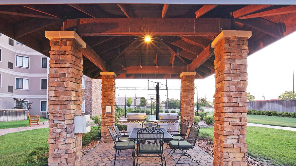 South Tulsa Condo | Comfortable Suite in Tulsa | FREE Breakfast + Fitness Center + Seasonal Outdoor Pool