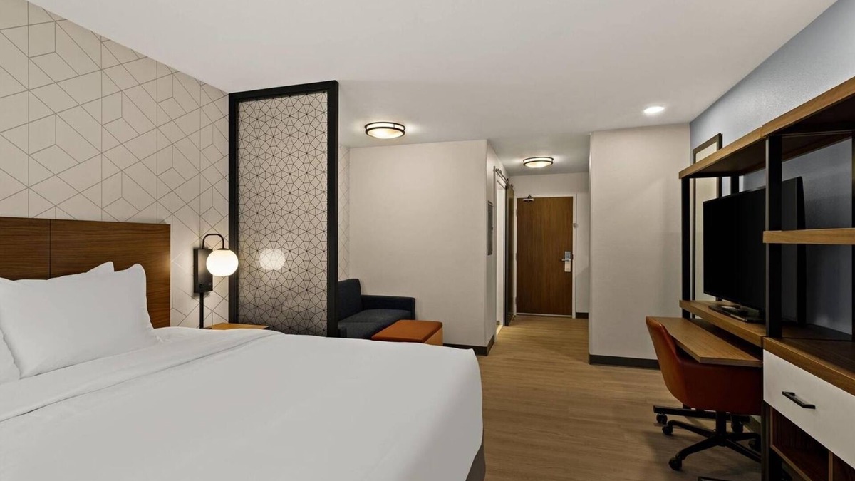 Newnan Hotel | Comfortable Suite Perfect for Business Travelers – Workstation Included