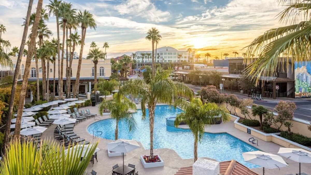Downtown Resort | Comfortable Sunset Views! 2 King Units with Pool and Free Parking!