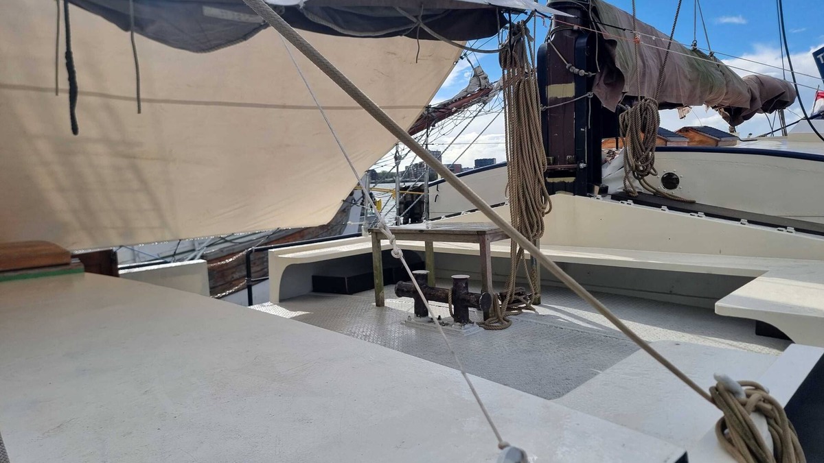 Amsterdam North Boat Rental | Comfortable sustainable and authentic ship Amsterdam