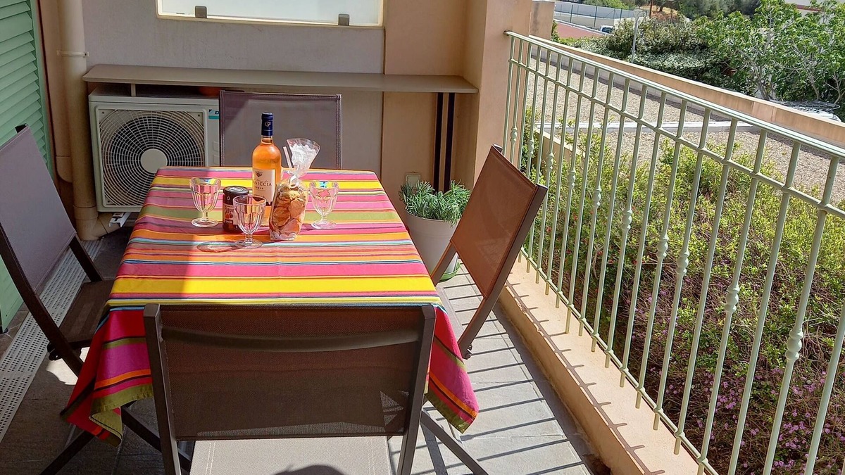 L'Ile-Rousse Apartment | Comfortable T2 apartment near town center and beach PROMO AUGUST