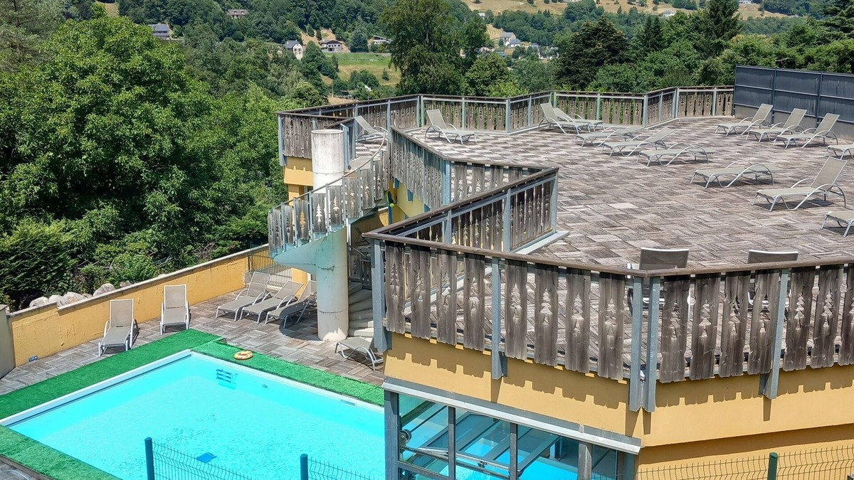 Cauterets Apartment | Comfortable T2 with balcony in residence with swimming pool