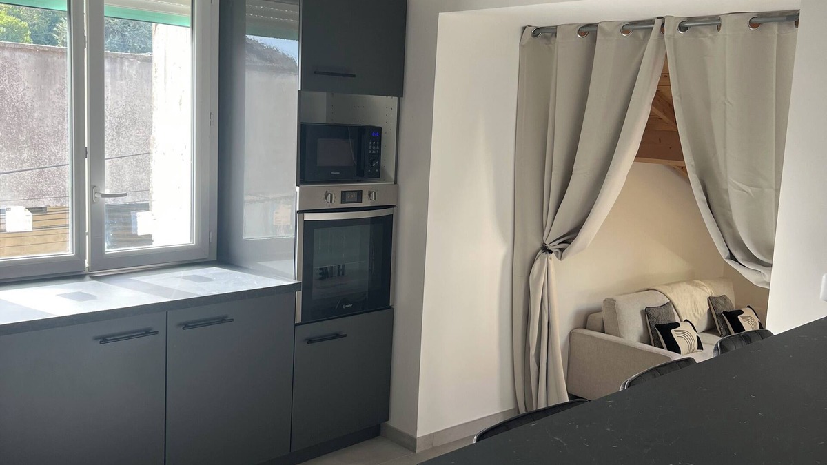 Tullins House | Comfortable town house
