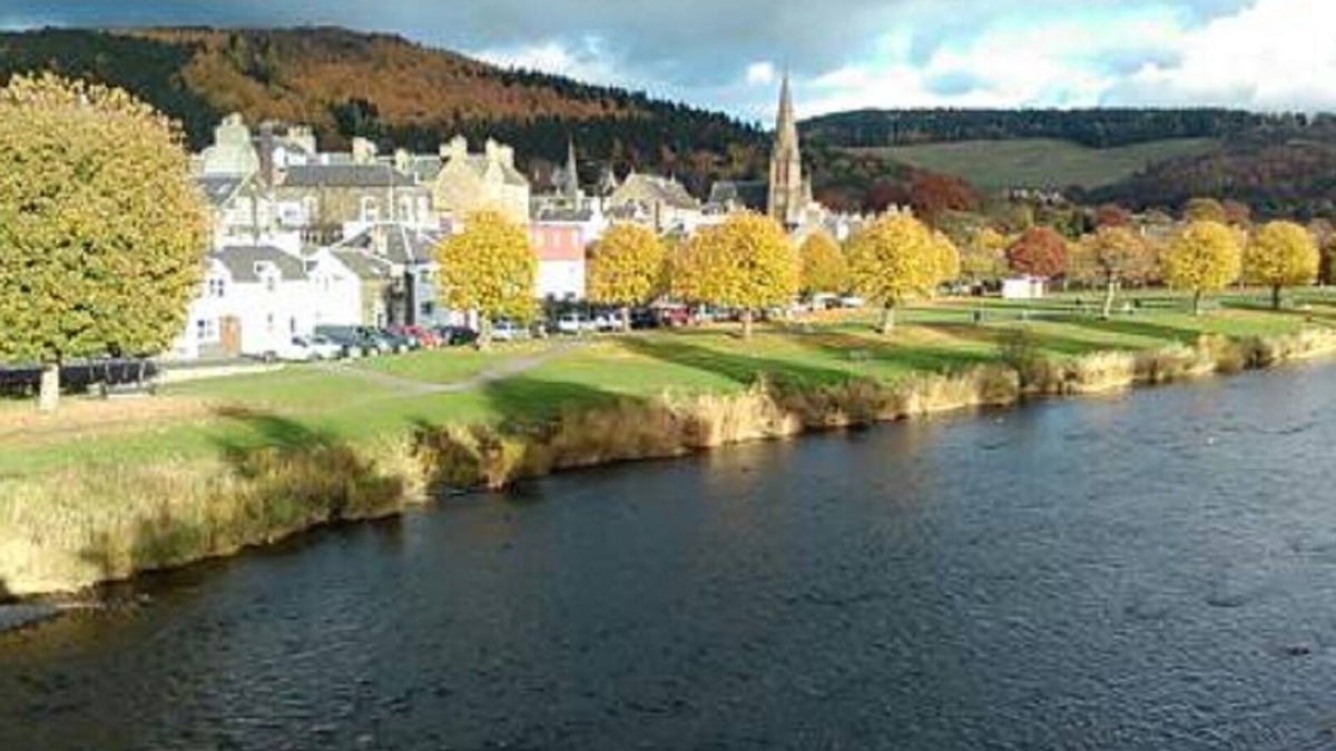 Peebles Apartment | Comfortable town pad with a river view