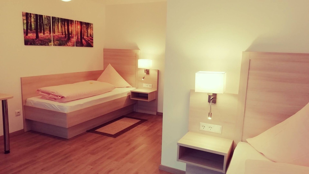 Grattersdorf Apartment | Comfortable twin room (24m2) with balcony