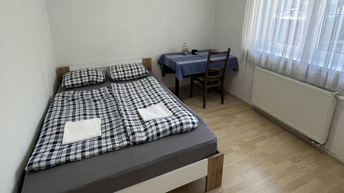 Siska District Apartment | Comfortable Two Bedroom Apartment with Parking