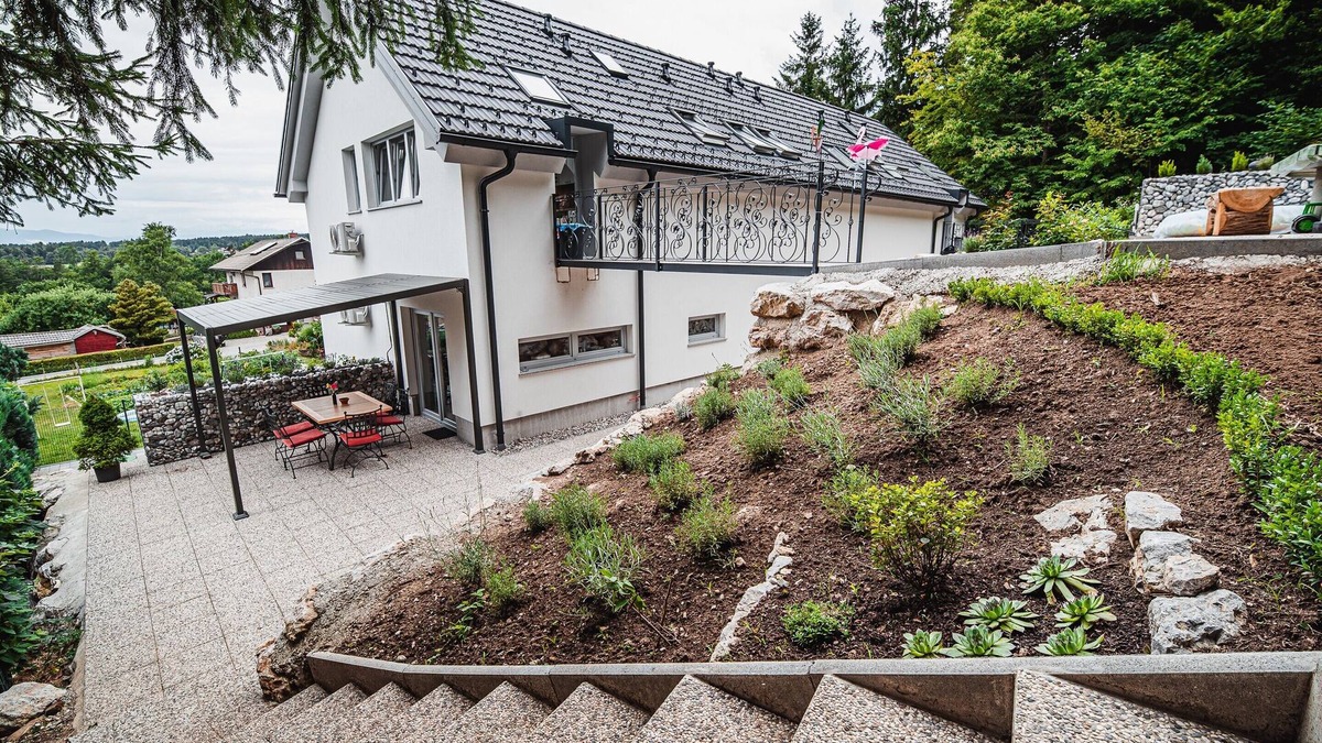 Preddvor Apartment | Comfortable two bedroom apartment Rozalija
