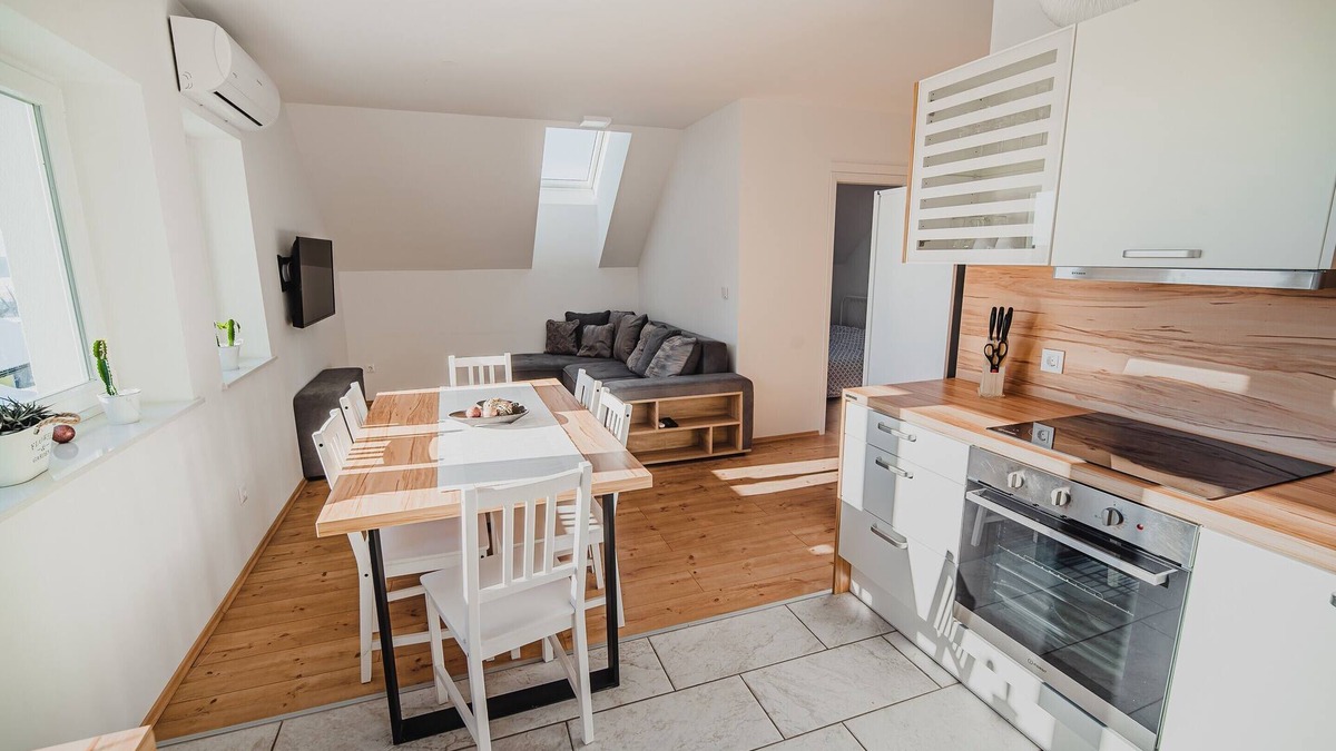 Preddvor Apartment | Comfortable two bedroom apartment Rozalija - Lavanda