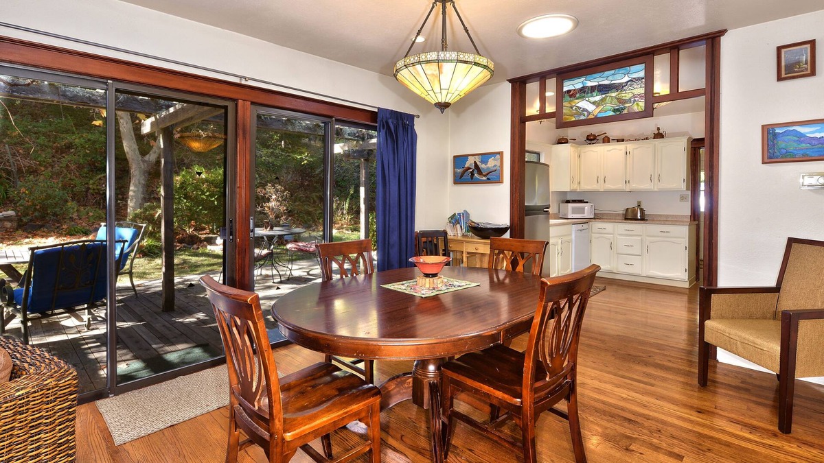 Freestone House | Comfortable Two Bedroom Two Bath shingled cottage in the West Sonoma wine region