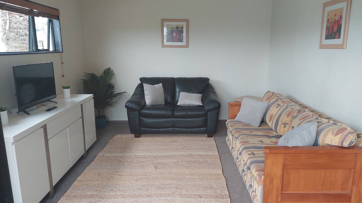 Unsworth Heights House | Comfortable unit 30 mins from City, near bus stops.