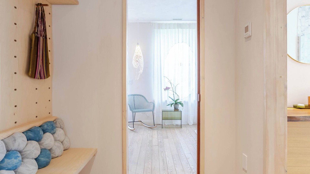 Mile End Apartment | Comfortable & unique apartment. Excellent location.