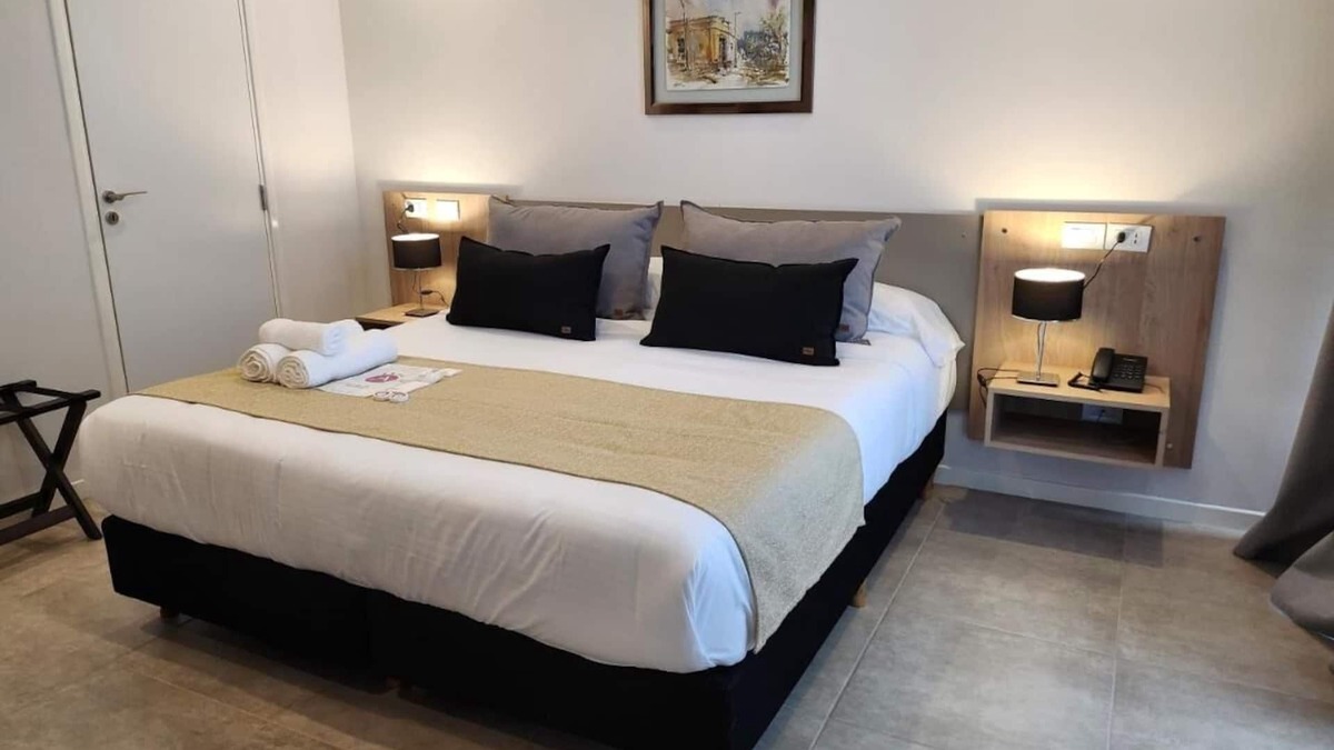 Rio Cuarto Hotel | Comfortable Unit Near Plaza Alberdi With Breakfast Indoor And Outdoor Pools