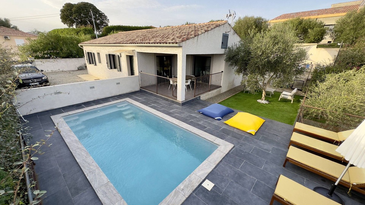 Aleria Villa | Comfortable villa with heated pool and spa between sea and mountains