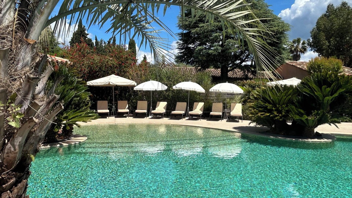Carros Villa | Comfortable villa with private landscaped garden, swimming pool