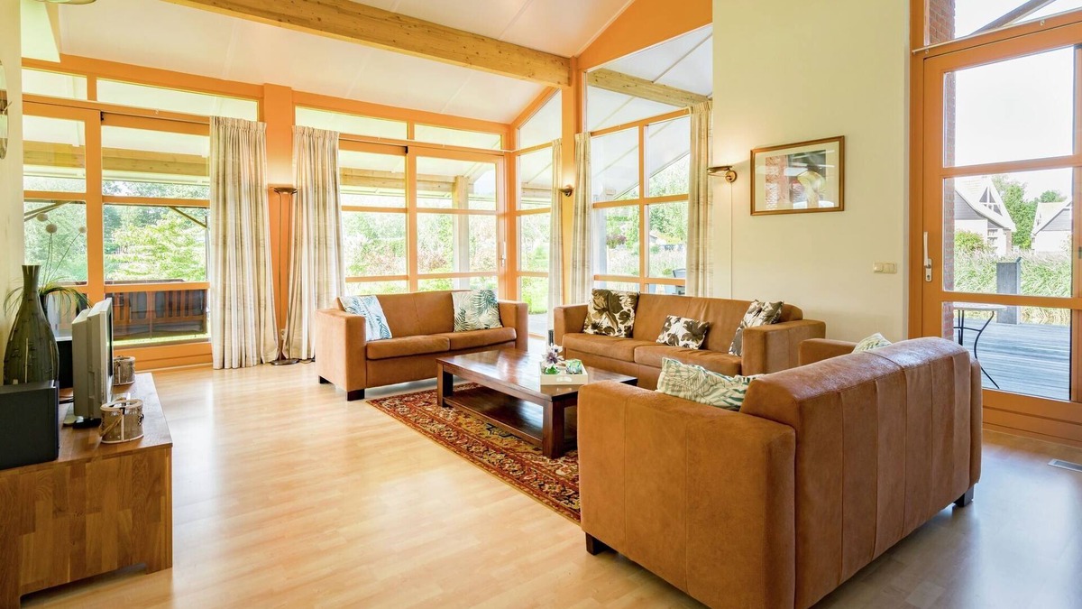Biddinghuizen Villa | Comfortable Waterside Holiday Villa