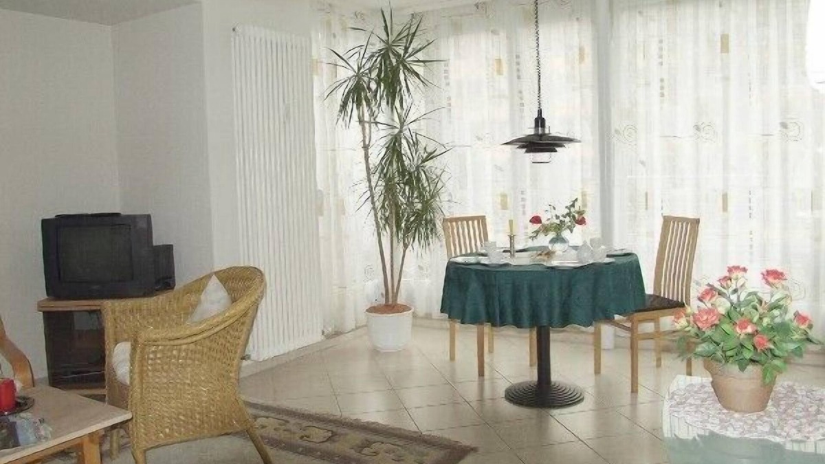 Freiburg im Breisgau Apartment | Comfortable, well-kept, bright 2 room apartment, parking and free WiFi