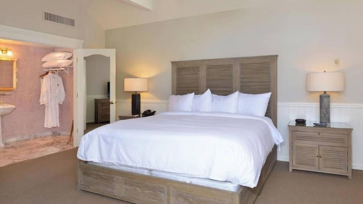 Santa Rosa Hotel | Comfortable Yet Adventurous Junior Suite Near Trails, Tasting Rooms + Local Eats