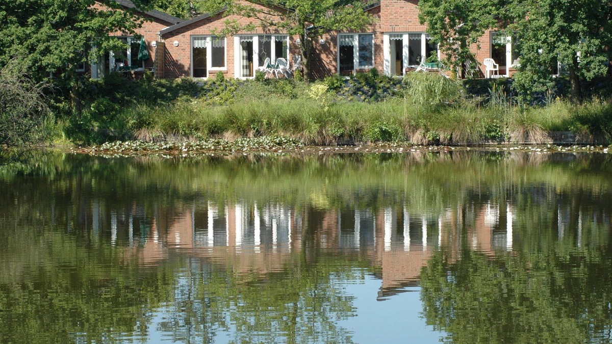 Friedeburg House | Comfortably furnished apartments, barrier-free with a large terrace on the lake