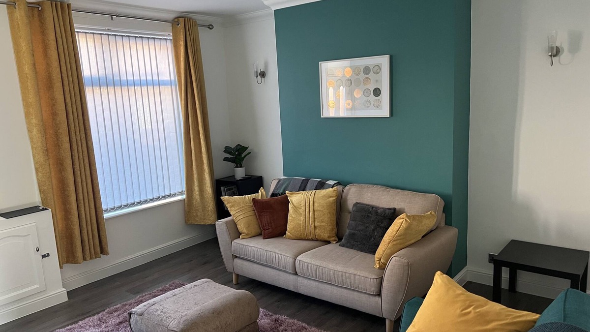 Bolton House | Comfortably furnished 2 bedroom home in Bolton