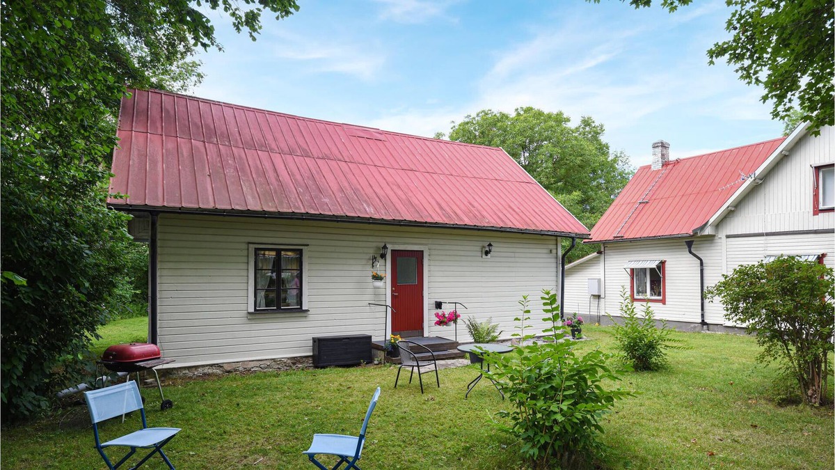 Gotland Municipality House | Comfortably furnished cottage on a beautiful plot in the central part of Gotland.