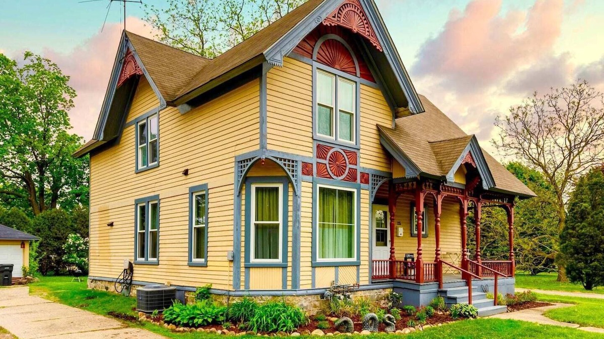 Elkhorn House | comfortably sleeps 10 guests