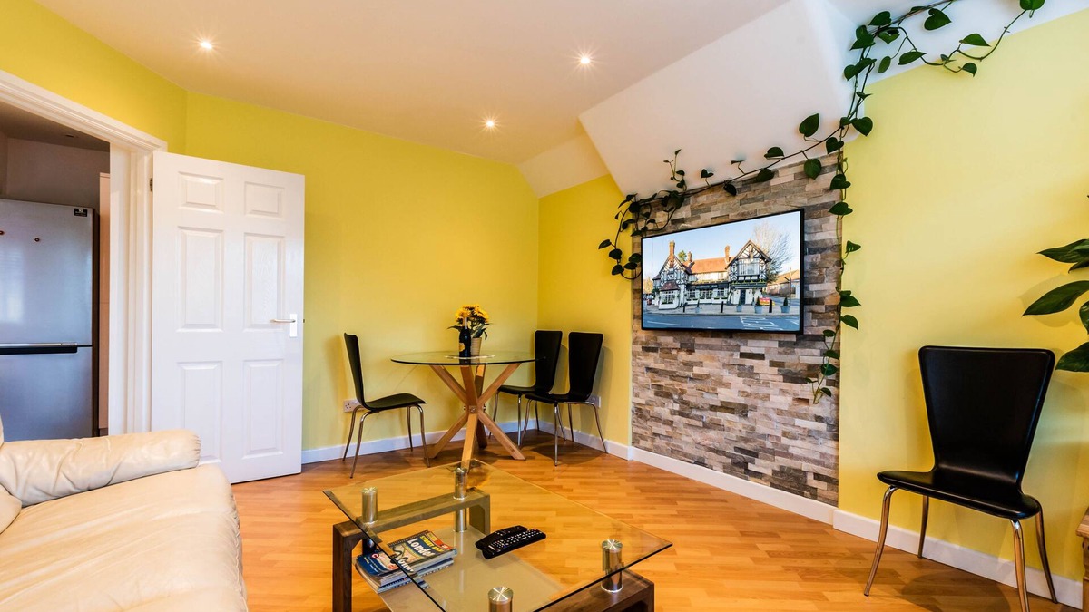 Tadworth Apartment | Comfy 1 bed Apartment easy access to Central London