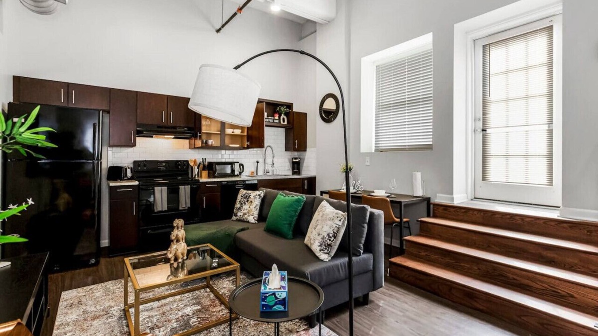 Downtown Kansas City Apartment | Comfy 1BR Near Arrowhd & TMobile Parking, Rooftop