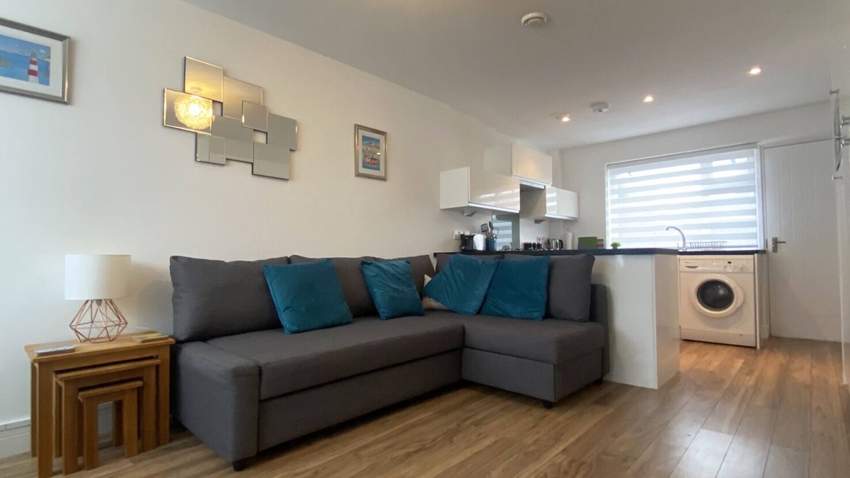 Wareham House | Comfy 2 bed house at Wareham train station; the ‘Gateway to the Purbecks’