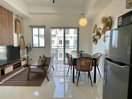 Mandurriao Apartment | Comfy 2 Bedroom with Balcony
