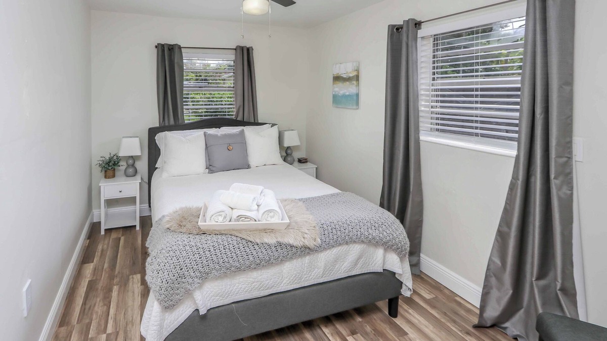 Coral Terrace Apartment | Comfy 3-bed Apt, Private Entry, Mins to Downtown