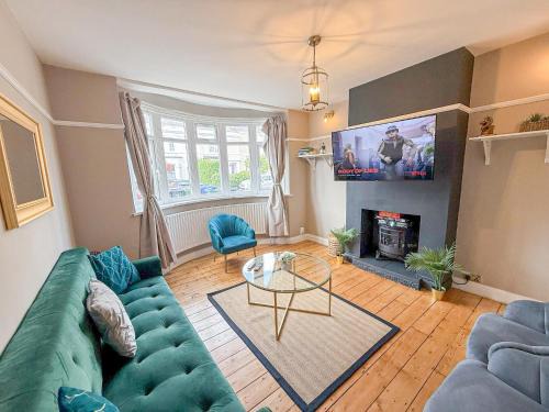 Beverley Apartment | Comfy 3-bedroom House in New Malden with FREE Parking and Garden near Raynes Park, Kingston upon Thames, Wimbledon, Surbiton