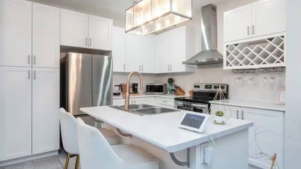 Woodstock House | Comfy 3bed Woodstock Escape Upper Level home with 2nd floor Living Room,AC +more