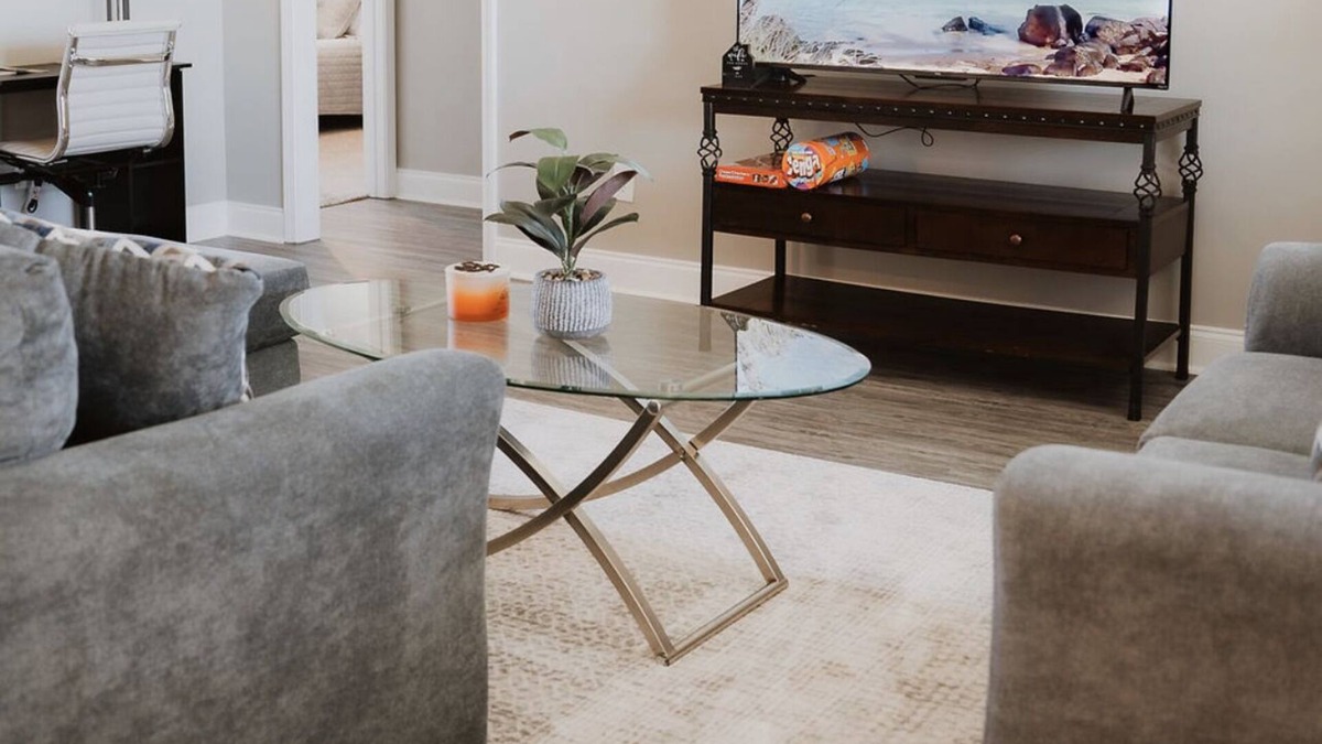 Perry House | Comfy 4 BD/2 BA Mid-Term Housing .Pet-Friendly.