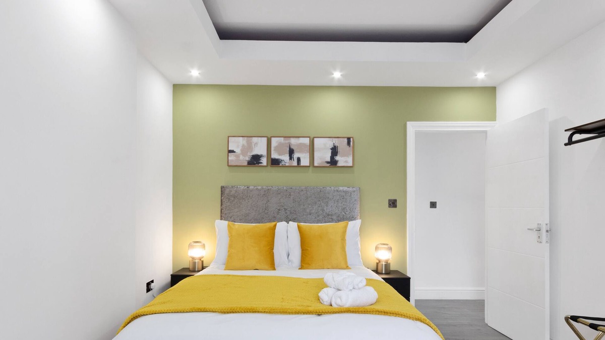 Coulsdon West House | Comfy 4 Bedroom house, Ideal for Workers and Families, FREE Parking