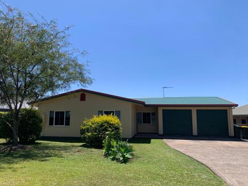 Atherton House | Comfy 4 Bedroom with Country Views