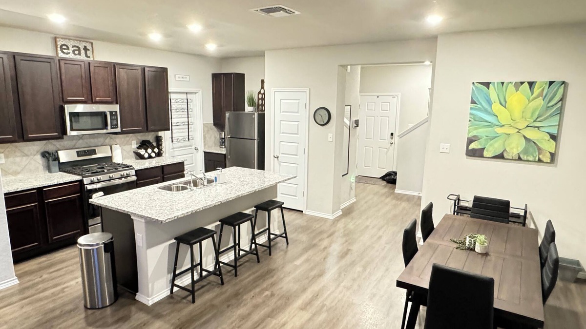 San Antonio House | Comfy and Convenient San Antonio Family Get Away! Pets Welcome