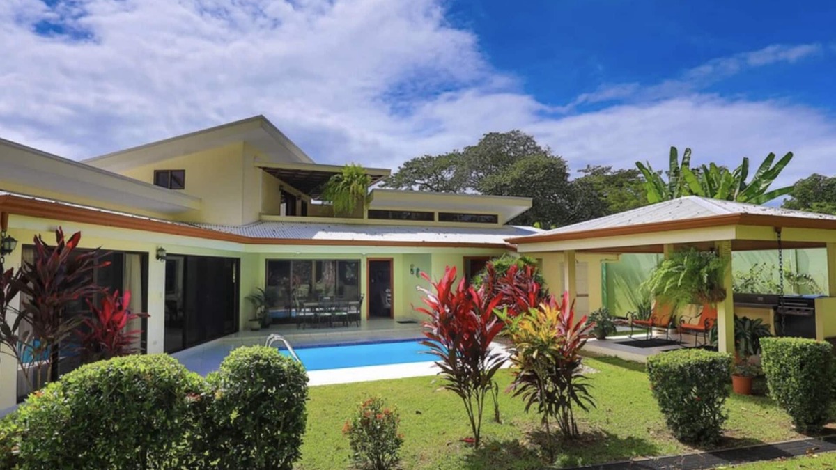 Uvita House | Comfy and Convenient Home Minutes from Beach National Park