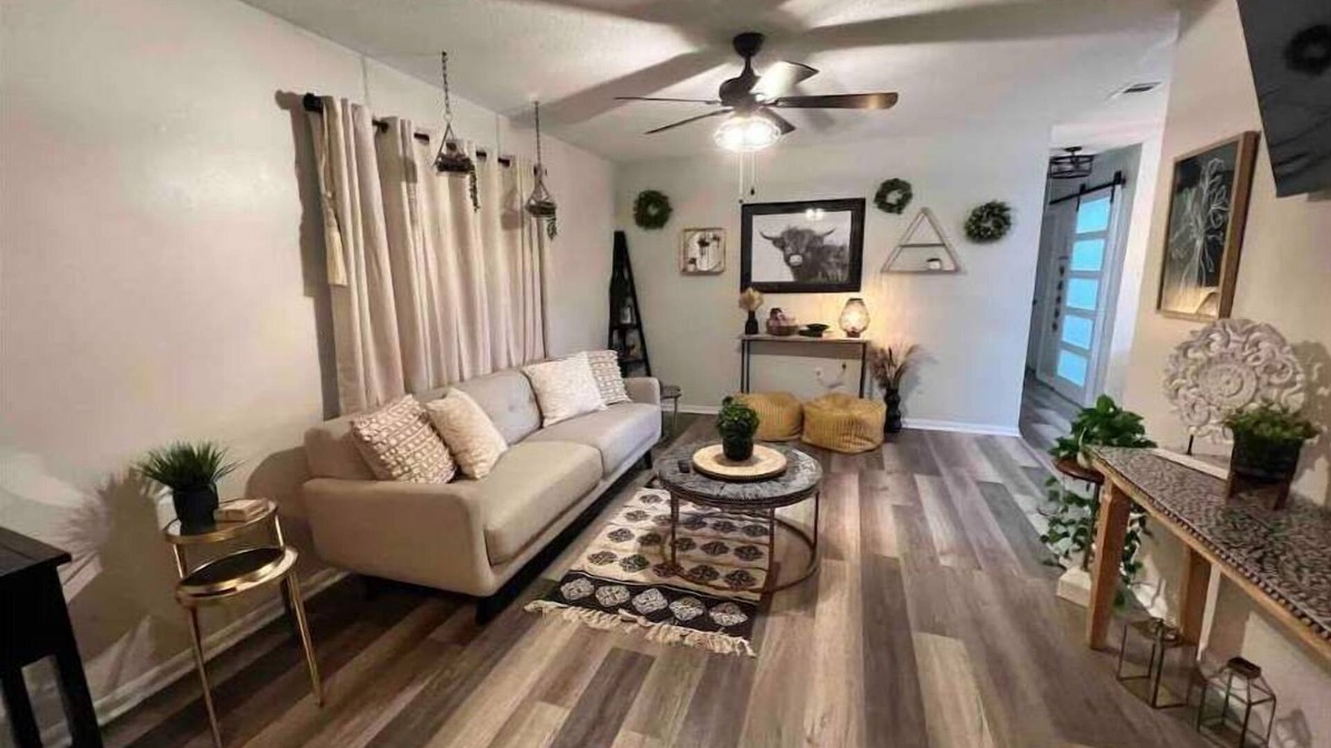 Pooler House | Comfy and cozy on Holly