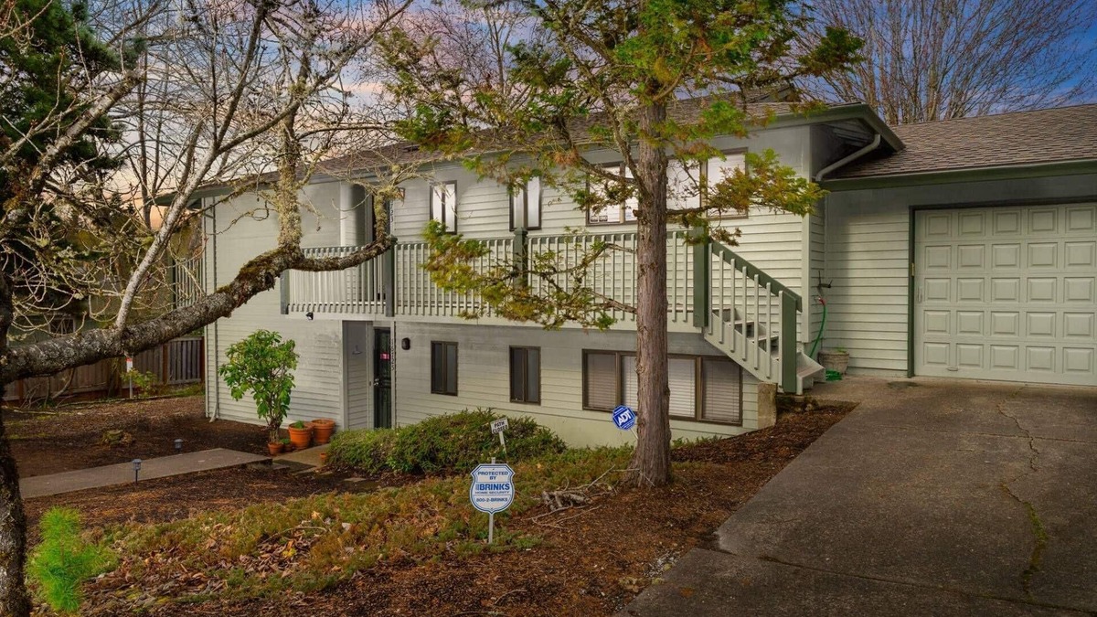 Beaverton Condo | Comfy and Quiet Retreat, Next to Parks and Trails, Single Level Design, BBQ, 11 Miles to Portland