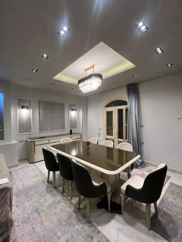 Faisal Apartment | Comfy and spacious two bedrooms apartment - 5 mins drive from bus station
