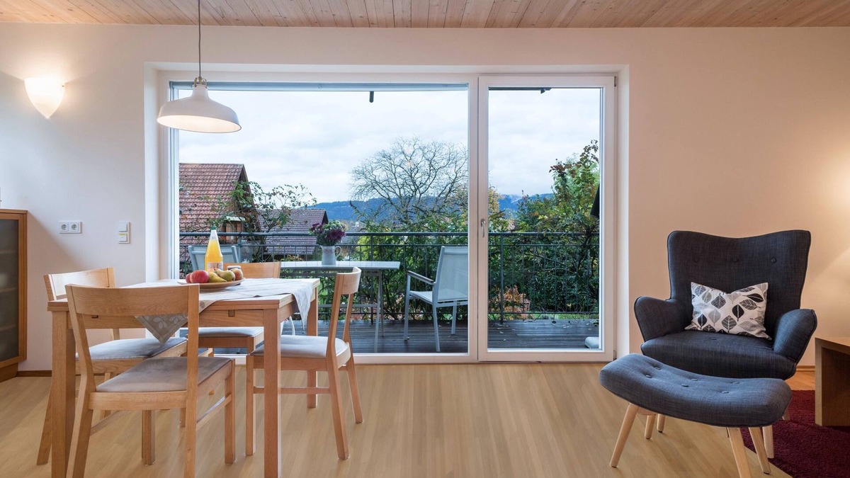 Aschach Apartment | Comfy Apartment ‘Rosenblüte’ on idyllic Family Farm House