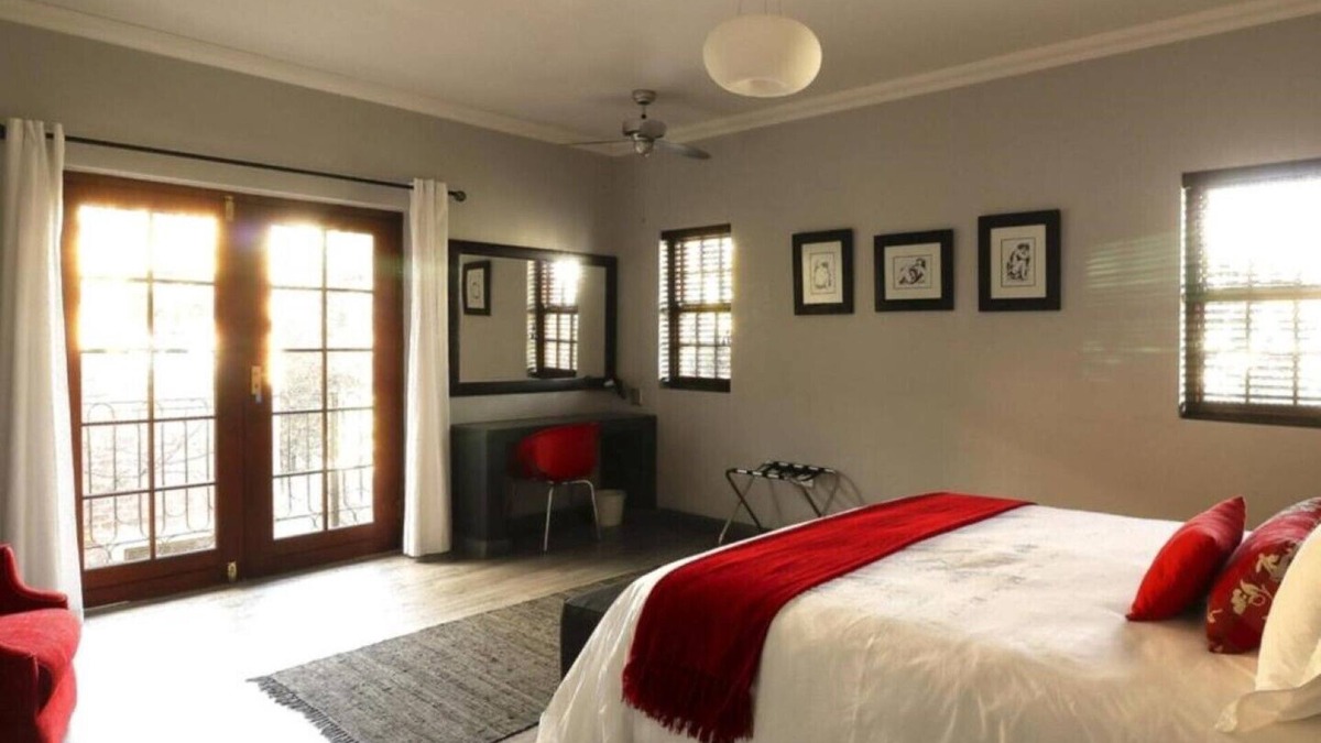 Eastcliff House | Comfy Apartment with Stunning Mountain View