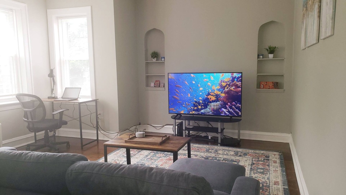 Oak Park Apartment | Comfy Bed/Free Parking&Wifi/NearHosp/ORD/MDW/DT