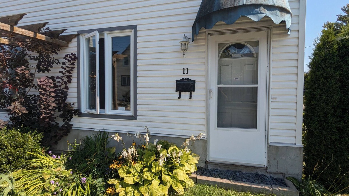 Downtown Gatineau House | Comfy by the 3 Rivers Pointe-Gatineau 3-4 month Rental Nov20-March31 OwnerInSun