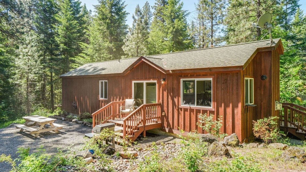 Trout Lake Cabin | Comfy Cabin for R&R in Trout Lake Near Mt. Adams